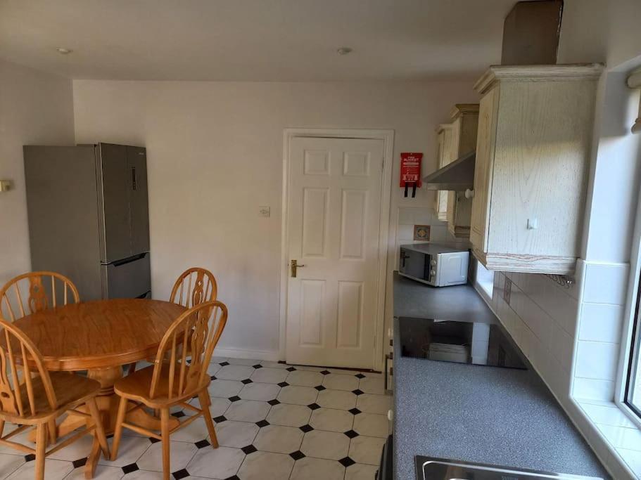 Large 4Bed Available Long-Term In Letterkenny别墅 外观 照片
